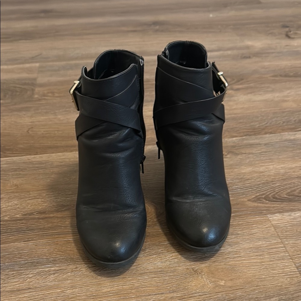 Urban Outfitters Black Ankle Boots with Side Zipper and Chunky Heel
